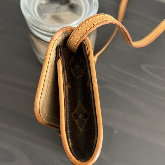 AUTHENTIC LOUIS VUITTON MONOGRAM TWIN POCHETTE CA0090 Clutch/Crossbody bag - Picture 5 of 11